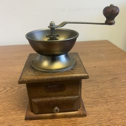 Vintage Manual Coffee Grinder with Wooden Box and Hand Crank – Rustic Antique Style