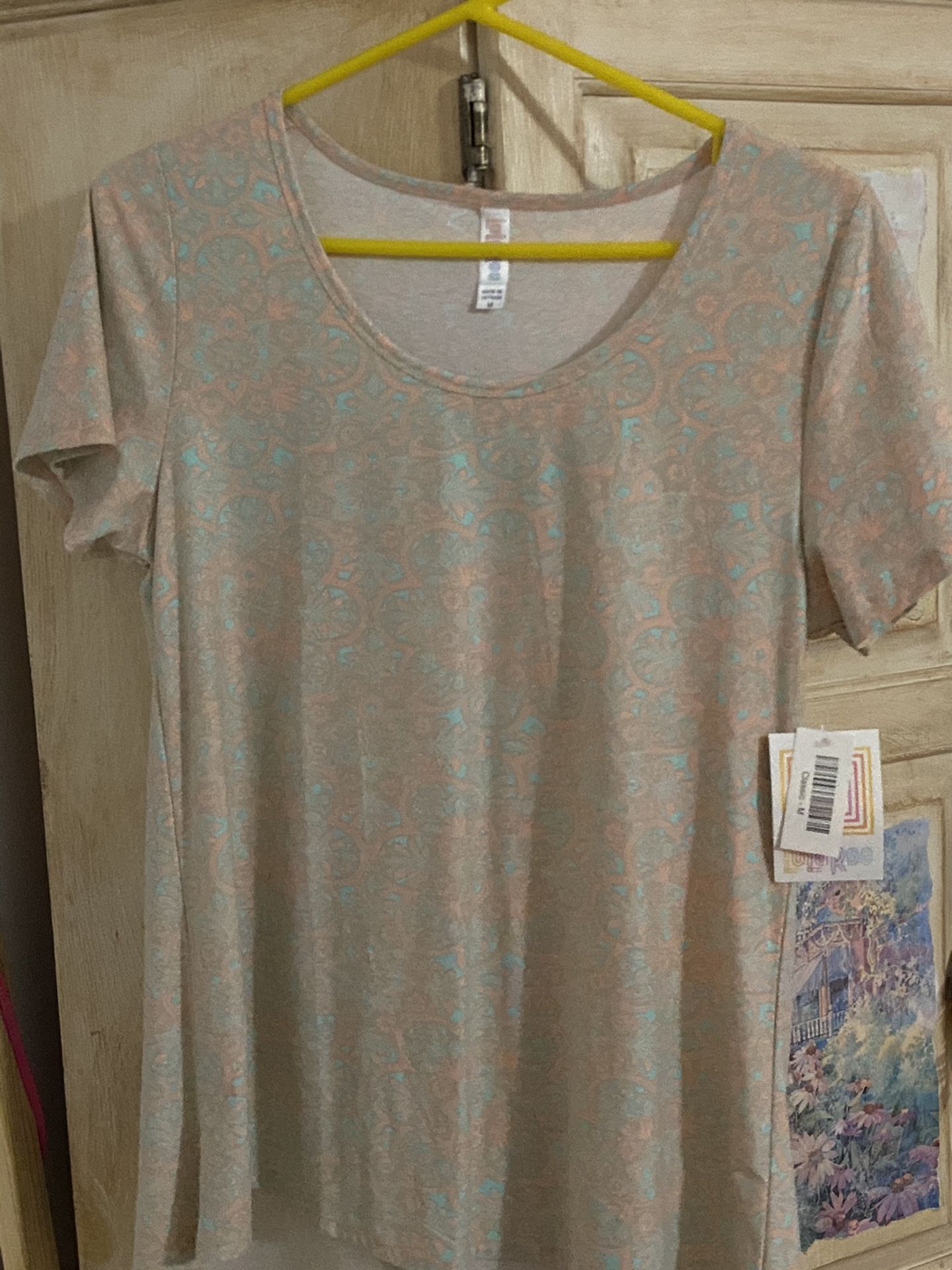 Brand New LulaRoe Classic T with tags. Size Medium