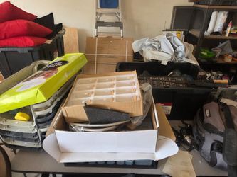 🏡 HUGE GARAGE SALE ! 🏡