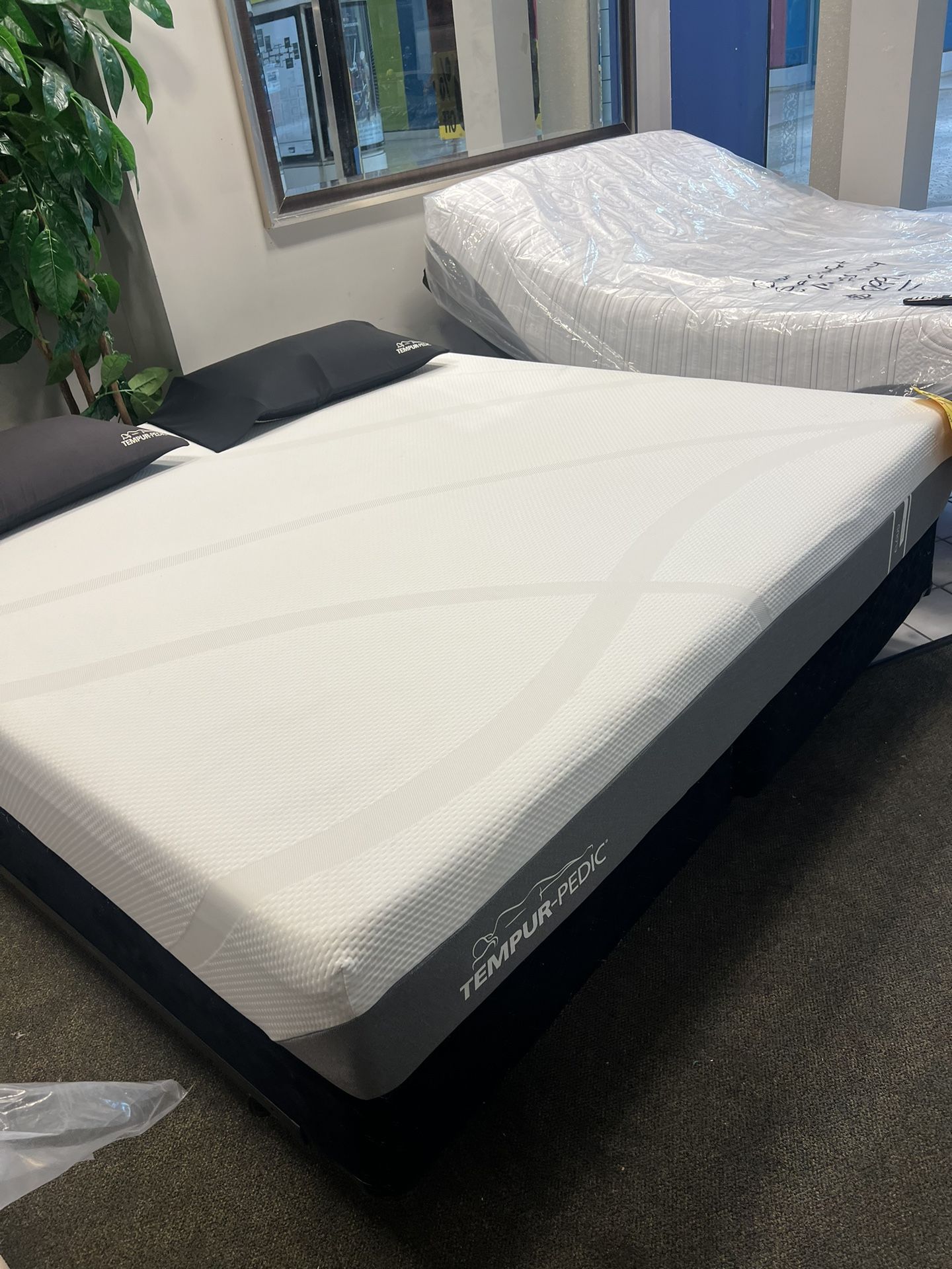 🔥Tempurpedic King Cloud $699🔥