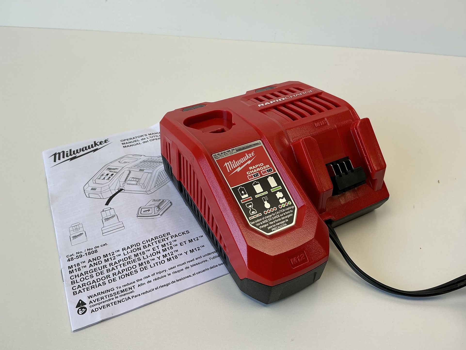 Milwaukee M12 and M18 12-Volt/18-Volt Lithium-Ion Multi-Voltage Rapid Battery Charger