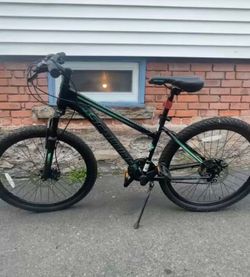 (LIKE NEW) Schwinn Sidewinder Mountain Bike 26 Speed