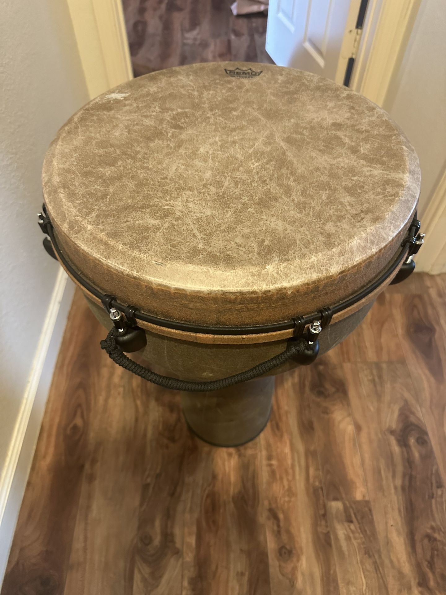 Remo Mondo Djembe 14”