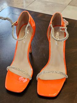 New Orange Heels SIZE 8 / Nuevo Anaranjado Tacacones