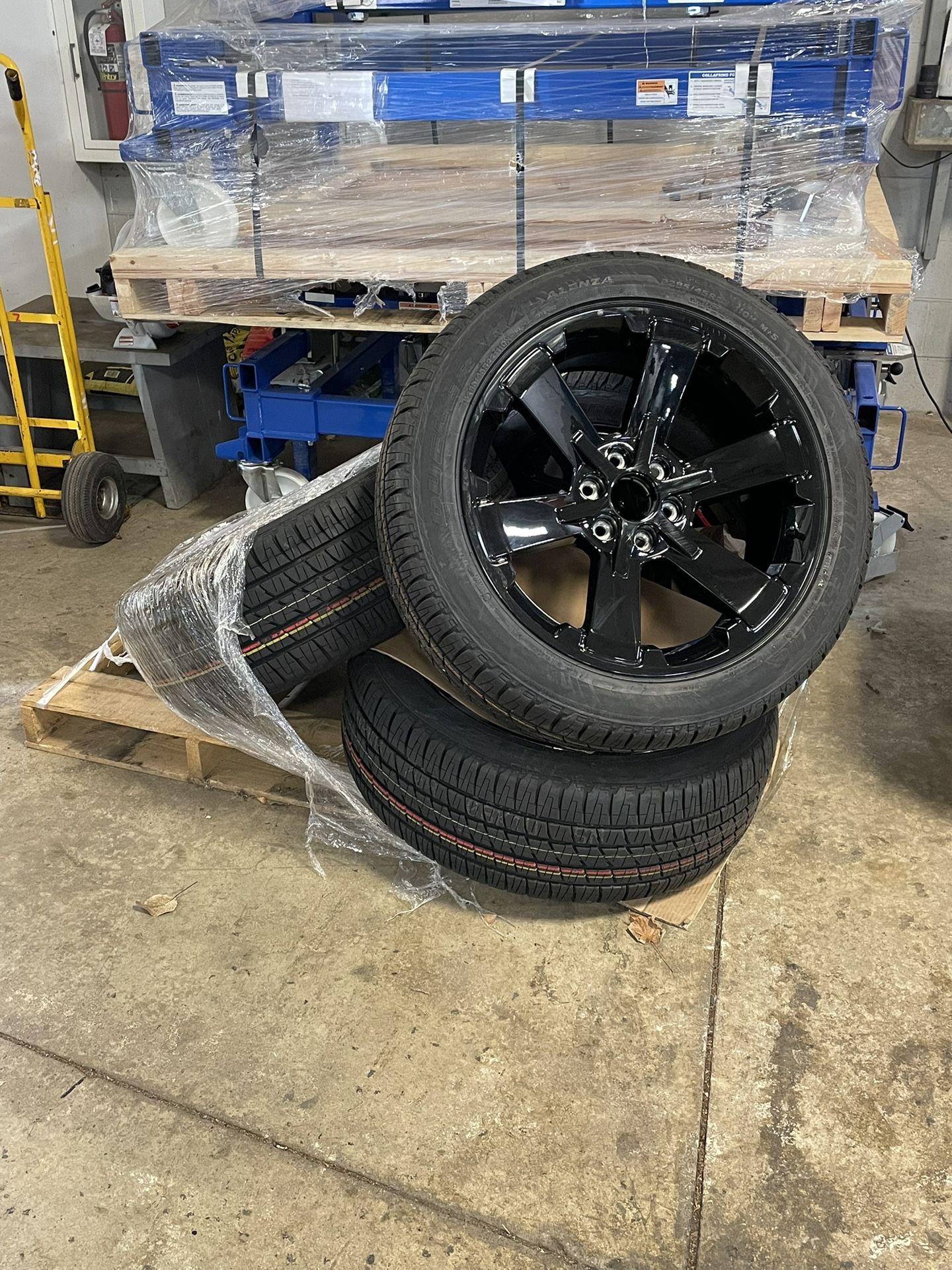Brand New OEM 22inch GM Rims And Tire Package 