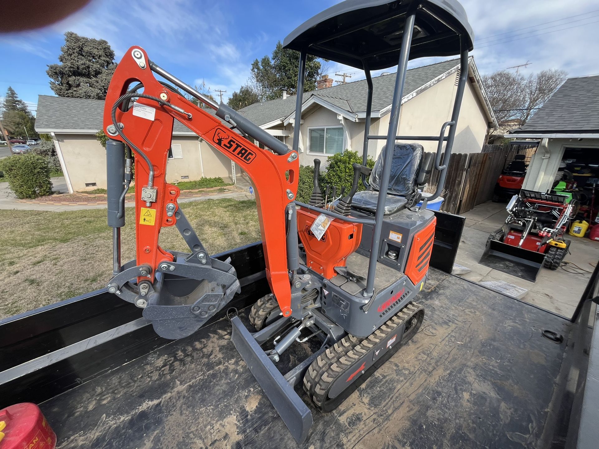 Chinese Excavators, Skid Steers And Attachments