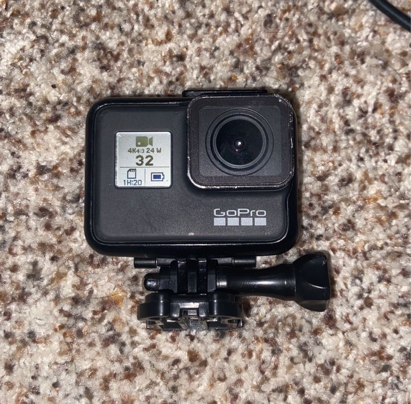 Gopro Hero 7 Black (COMES WITH MICRO SD CARD & PROTECTIVE CASE)