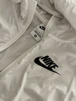 Women’s White Nike windbreaker