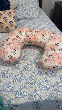 Baby nursing pillow