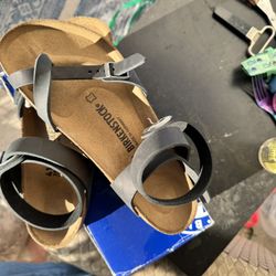 Birkenstock Yara’s Matte Black Leather (new) W/tags