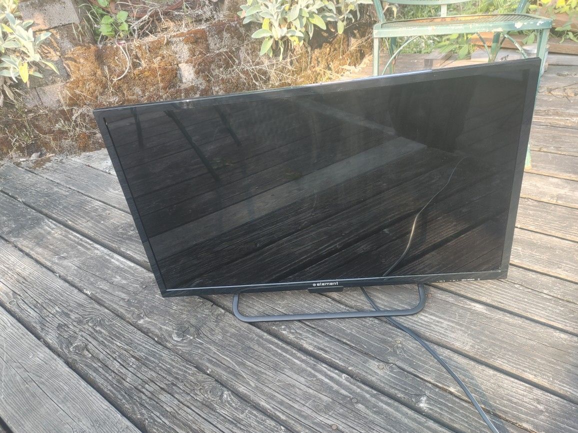 Element ELEFW328-01 television 32inches TV, Used but in good condtion, 720P