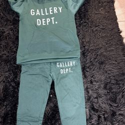 Men’s Gallery Dept Green Sweats