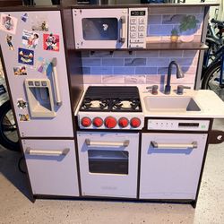Kidskraft Play Kitchen