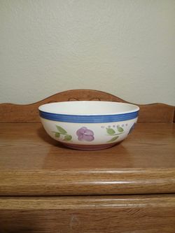 BRAND NEW LARGE GLASS BOWL WITH PRETTY LAVENDER FLOWERS AND GREEN LEAVES AROUND IT