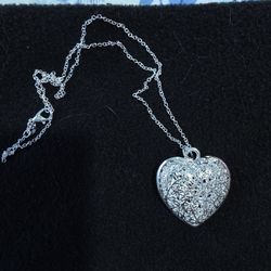925 silver plated, heart necklace.