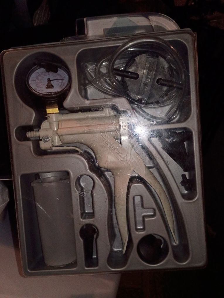 Automotive Vacuum Test and Bleed Kit