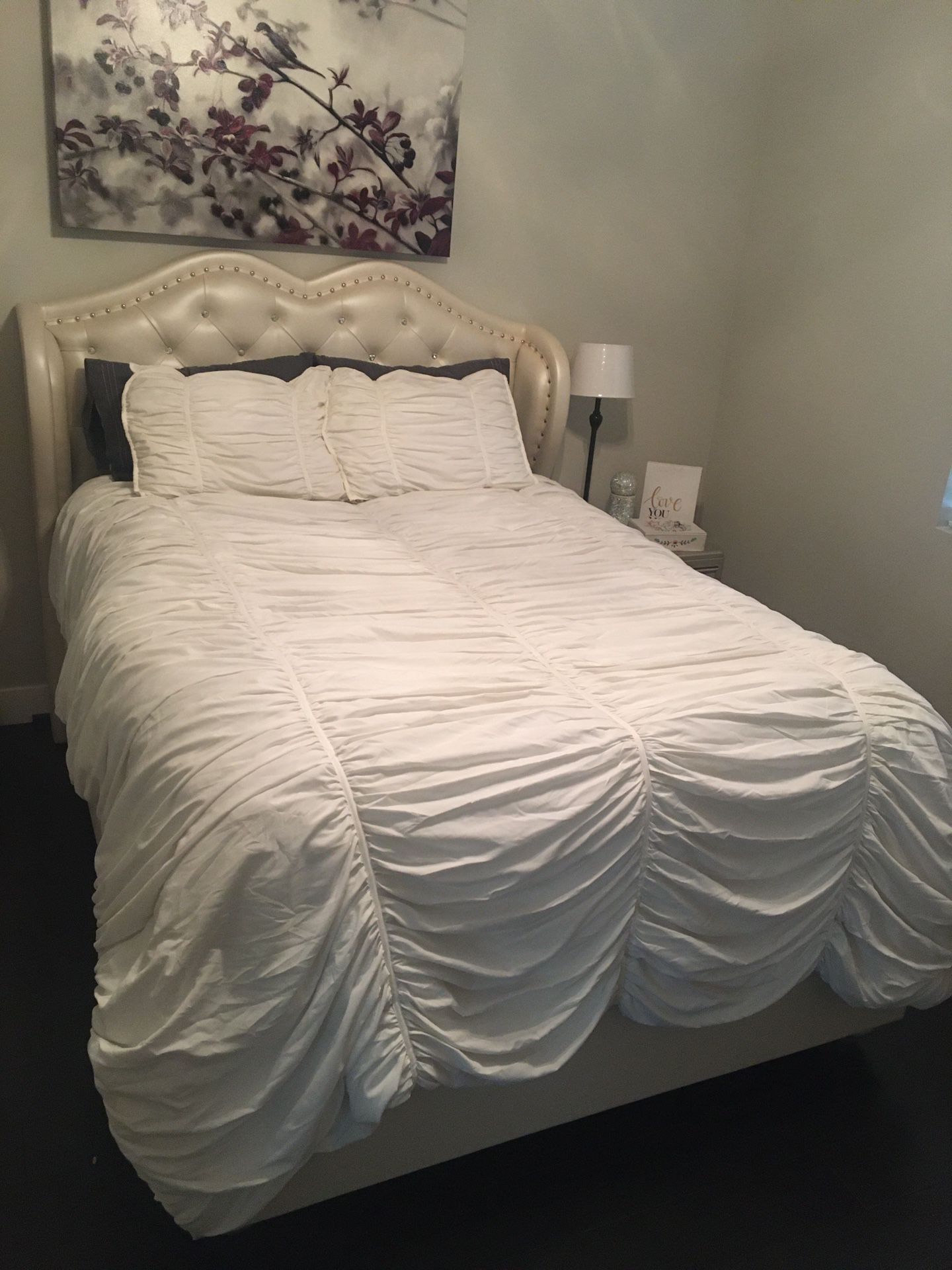 Queen White comforter set