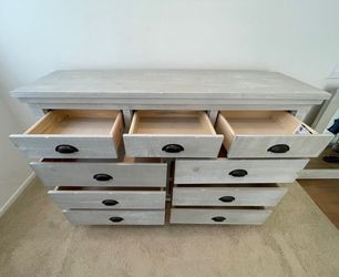 White wood distressed dresser set