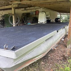 20’ Pontoon Boat, Low Hour Motor