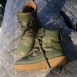 Boots size 6 1/2