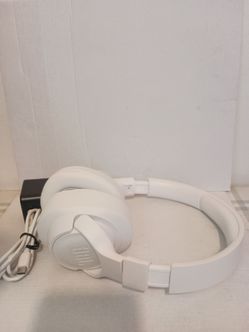JBL tune 760NC lightweight portable over ear   Bluetooth wireless noise cancelling very good condition