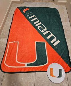 Miami Hurricanes Decorative Plate And Fleece 