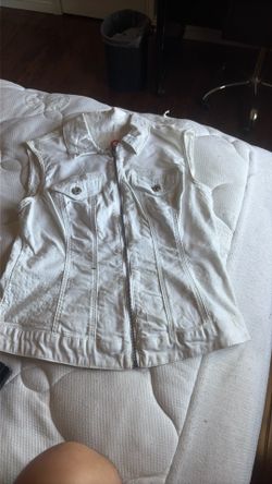 Women’s White Guess Vest Medium