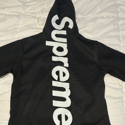 BLACK SUPREME HOODIE SIZE SMALL