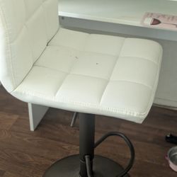 Desk / Vanity  & Chair $50
