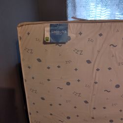 Baby mattress Excellent condition like new hardly used