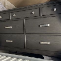 7 Drawer Dresser - LIKE NEW