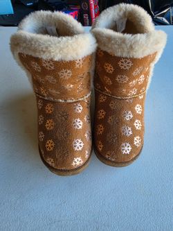 Snowflake Embroidered Faux Fur Ankle Boots