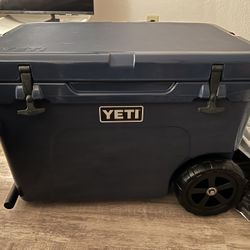 ** BRAND NEW ** Yeti Tundra Haul Wheeled Cooler, Size Haul, Color Navy