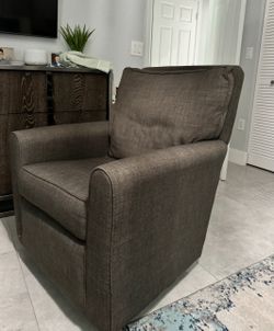 Nursery Chair With Foot Rest