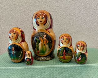 5 Hand-painted Russian Matryoshka dolls.