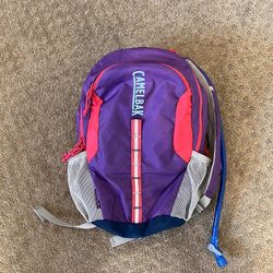 Camelbak Kids' Scout Hydration Pack, in good used condition. Measurements width 11” 16” tall