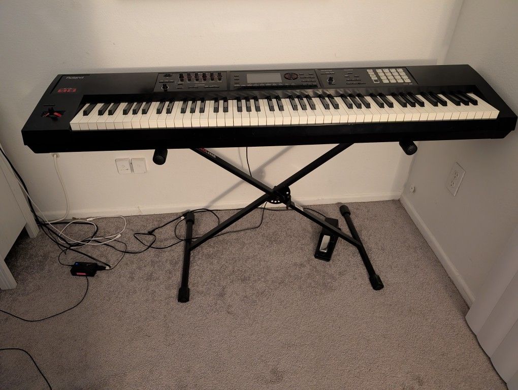 Beautiful ROLAND Keyboard Workstation 