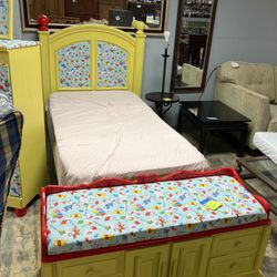 Winnie The Pooh twin Bedroom Set With Matching Dresser Trunk And Picture 