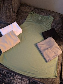 5 NEW Men's Tank Tops Size Large $8.00