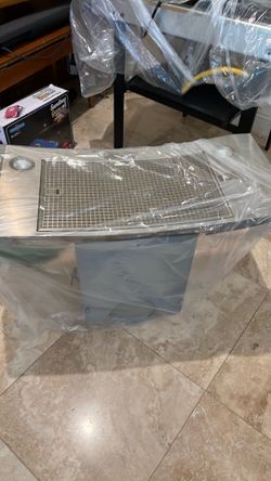 Monogram 36" Glass Canopy Wall-Mounted Hood and Stove top