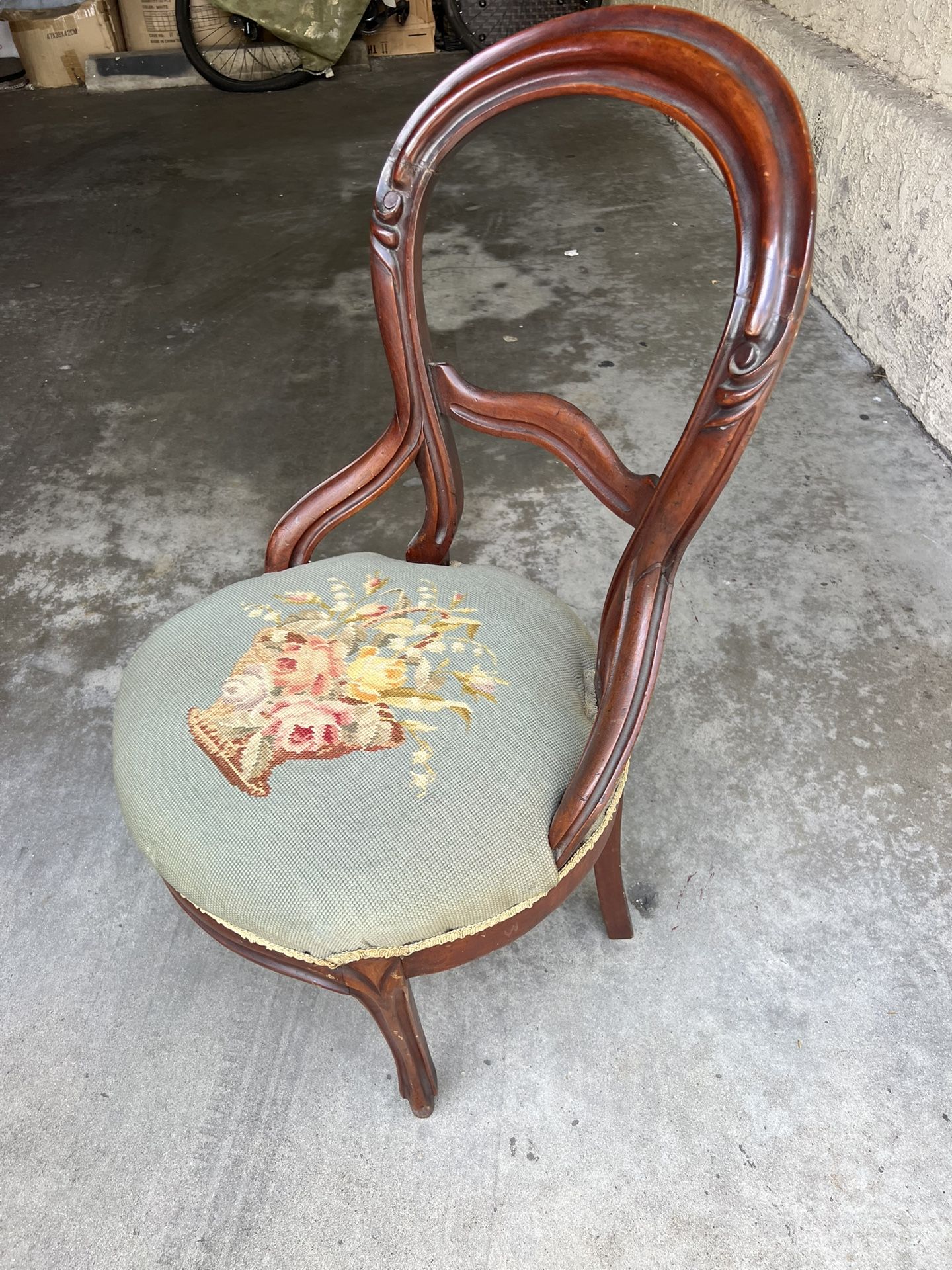 England Antique Chair.🪑