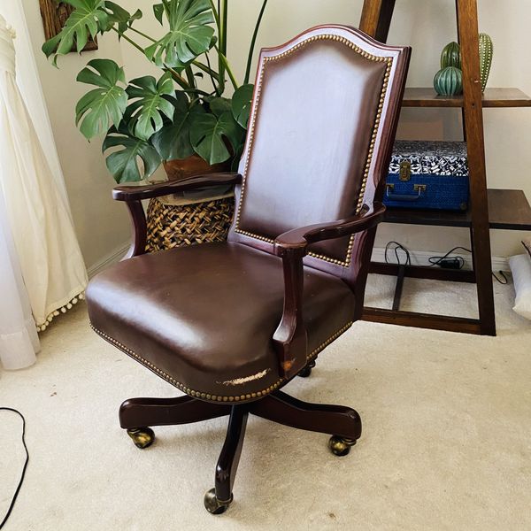 HANCOCK & Moore burgundy swivel tilt chair desk office executive