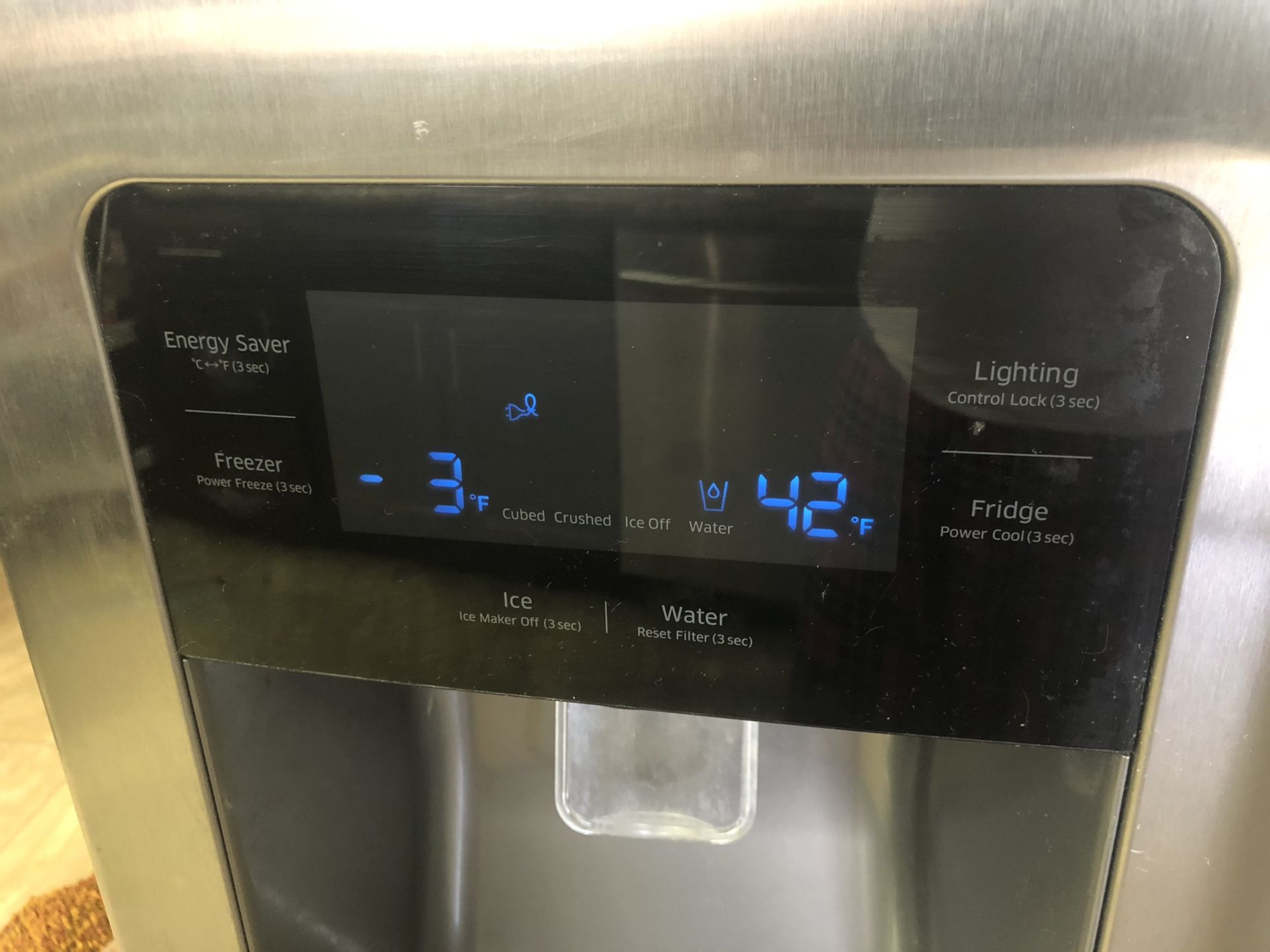 Samsung refrigerator ,side by side, ice maker.dual cooling for Sale in