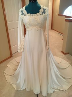 Vintage ivory wedding gown— size 6