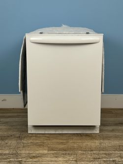 Frigidaire - 24 in Top Control Built In Tall Tub Dishwasher with Plastic Tub in White with 4-cycles