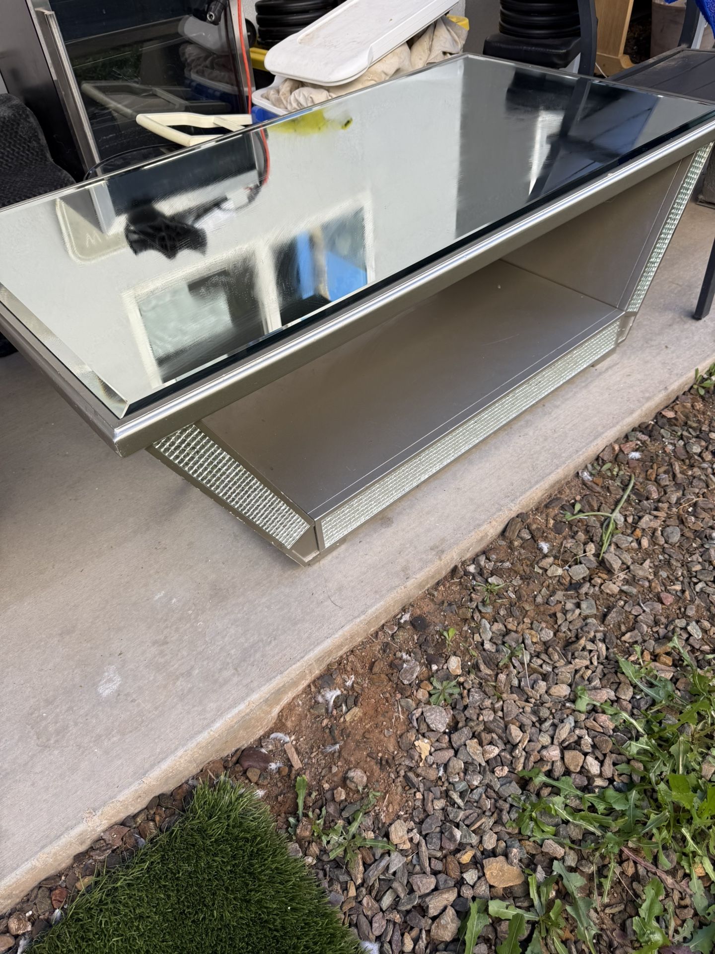 Ashley Furniture - Leire Cocktail Table