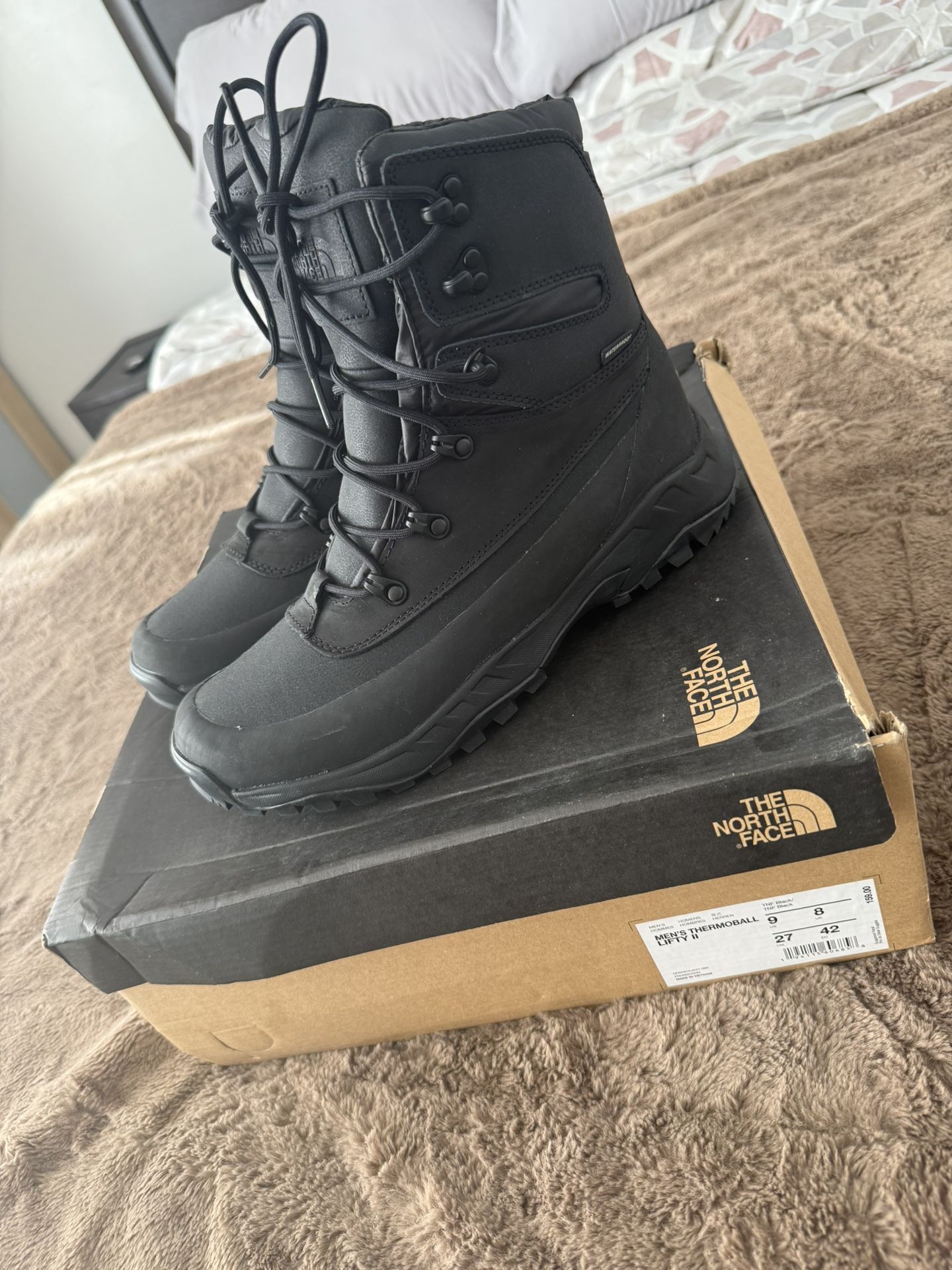 Brand New North Face “Men’s Thermoball Lifty II” Snow Boots