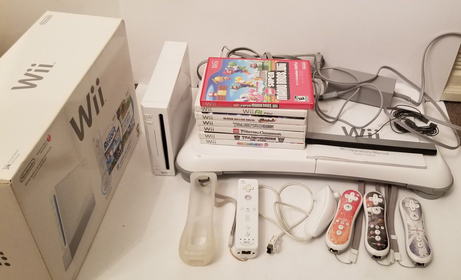 Nintendo Wii Console Bundle Lot Of 8 Games 4 Controllers & Wii Balance Board