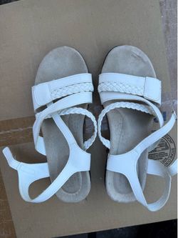 Sandal- Womens by Croft &Barrow sz 8