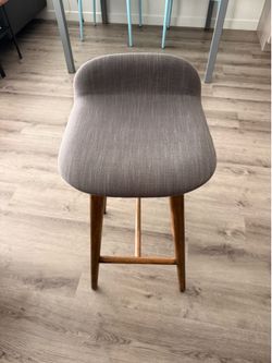 Article wooden stool